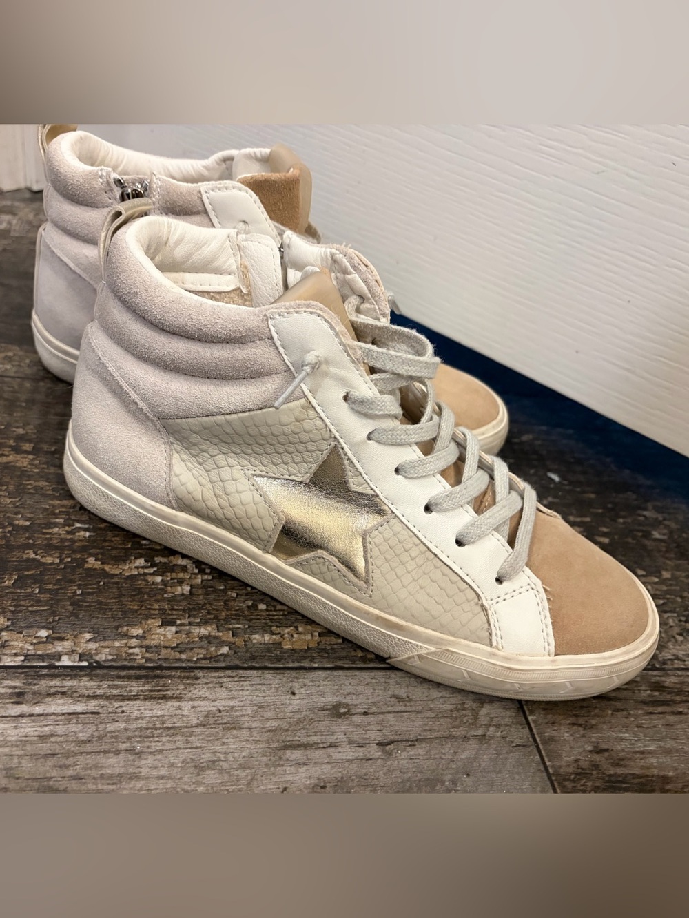 Havana’s vintage Women's High-Top Star Accent Sneakers - Cream & Taupe